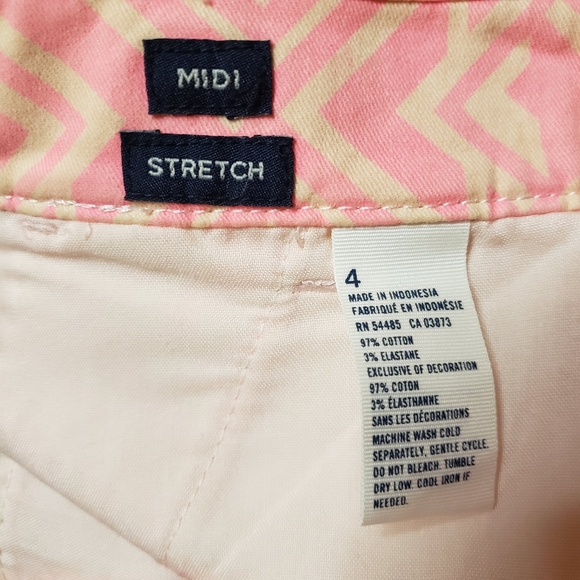 Geometric Design Shorts - Picture 3 of 3